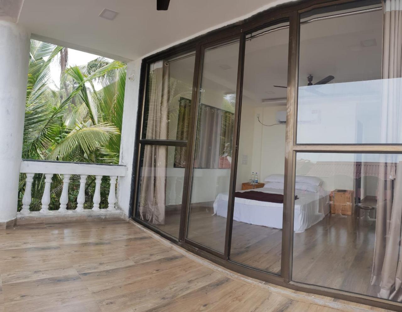 Klub Khavana- The Exclusive Beachfront Resort Vengurla Exteriör bild